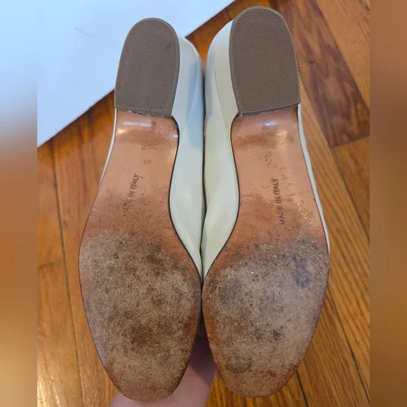 Salvatore Ferragamo Cream Varina Bow Leather Flats with Gold Hardware - Picture 9 of 9